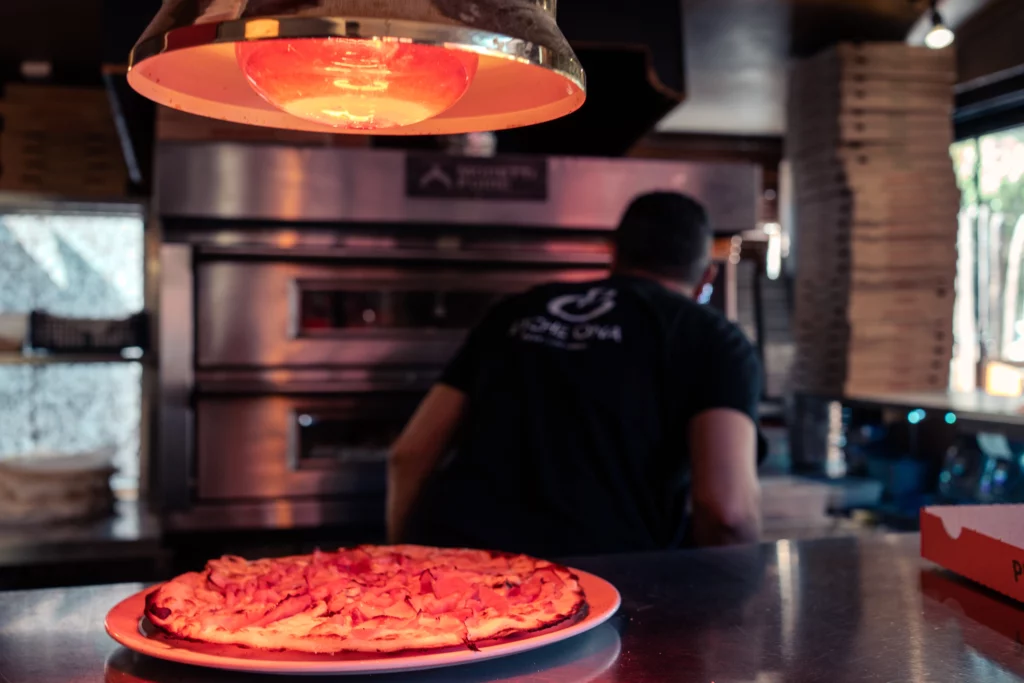 Pizzaïolo du restaurant Etche Ona